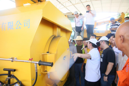 超震撼！11臺路易美牌拖掛滾筒式熱再生拌料機同時交機